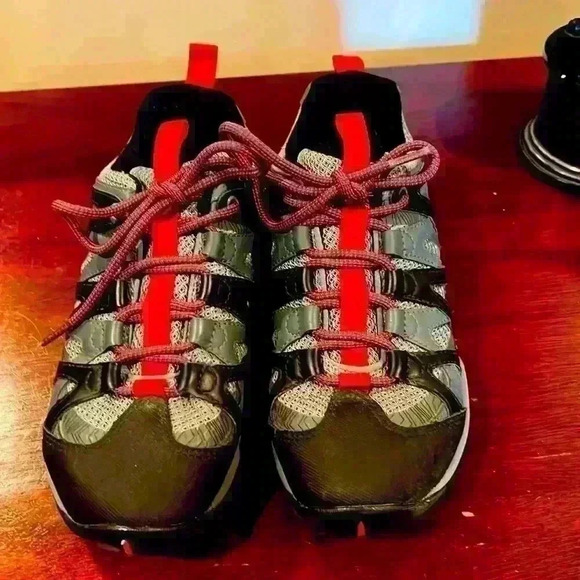 Merrel boys size 6 trail chaser shoe. Worn twice. Excellent condition. Red/black - Picture 2 of 7